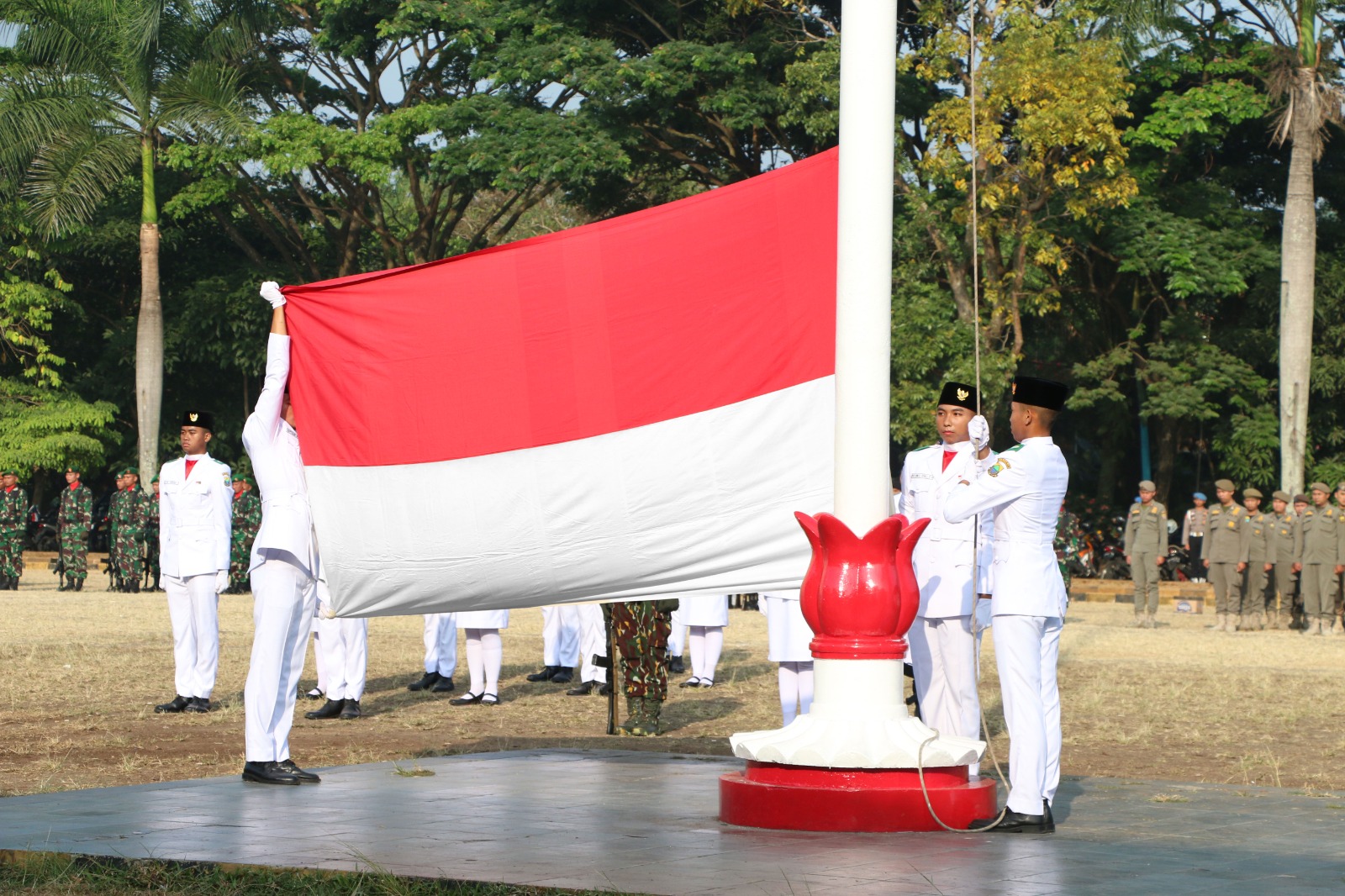 pengibaran-bendera-merah-putih-hut-ri-78
